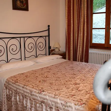Farm stay I Chiosi Comano (Tuscany)